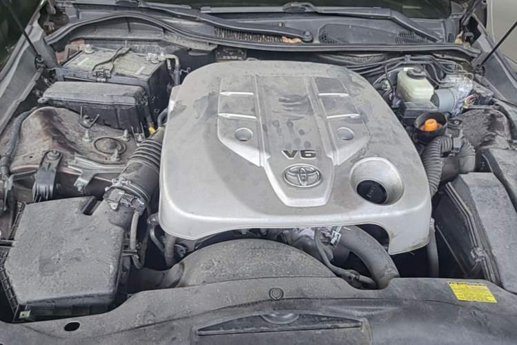Used Toyota Reiz 2012 2.5V Fengdu Elite Stylish Edition Engine Bay