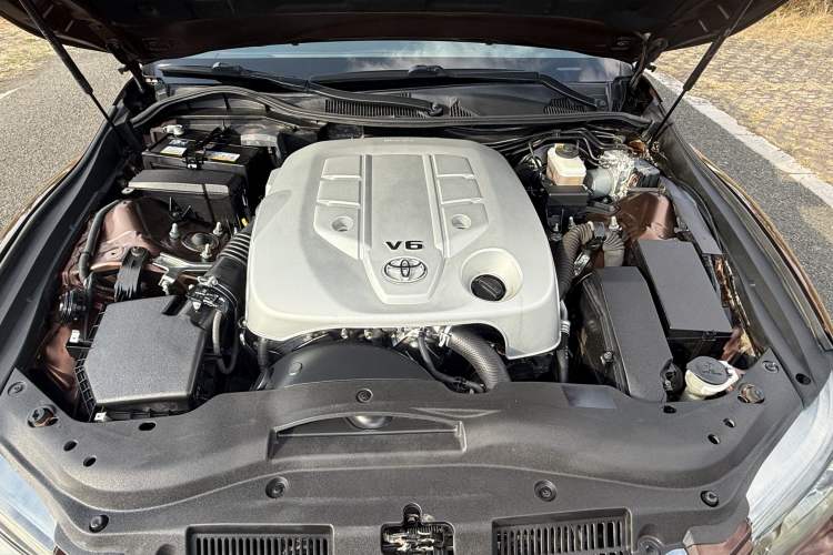 Used Toyota Reiz 2012 2.5V Fengdu Elite Stylish Edition Engine Bay