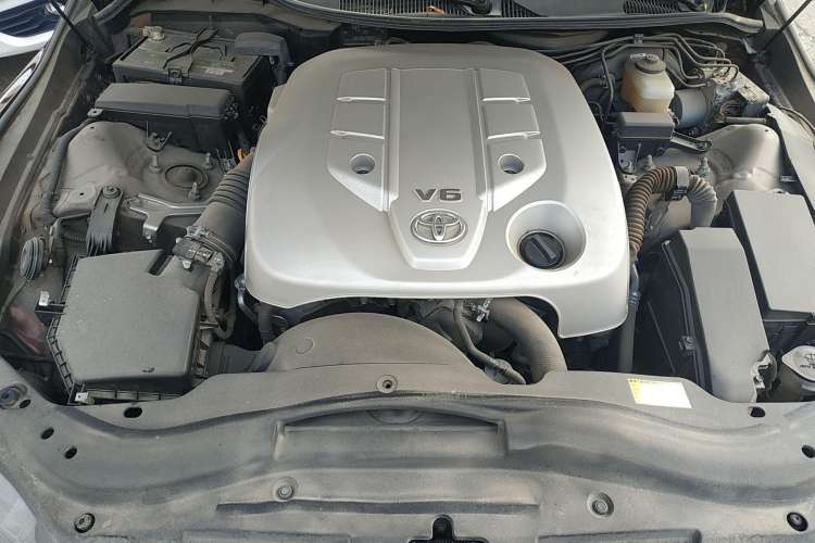 Used Toyota Reiz 2012 2.5V Fengdu Elite Stylish Edition Engine Bay
