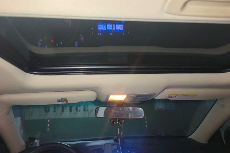 Used Toyota Reiz 2012 2.5V Fengdu Elite Stylish Edition Headliner