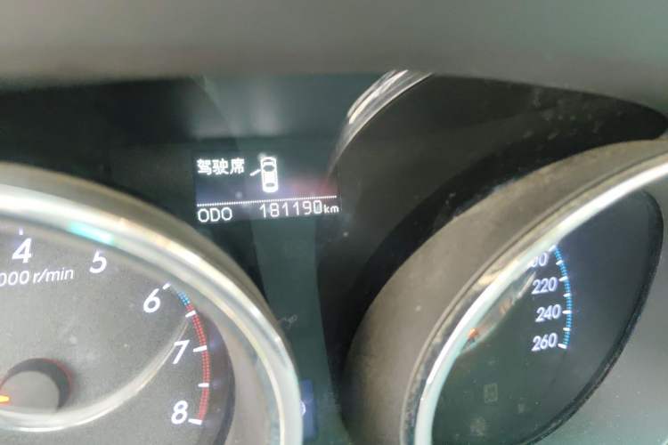 Used Toyota Reiz 2012 2.5V Fengdu Elite Stylish Edition Odometer Close Up