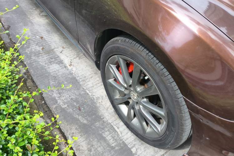 Used Toyota Reiz 2012 2.5V Fengdu Elite Stylish Edition Right Front Wheel Hub