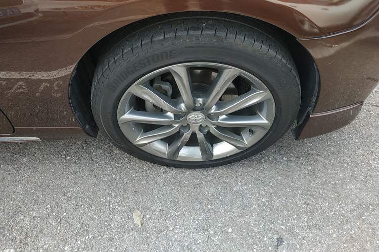Used Toyota Reiz 2012 2.5V Fengdu Elite Stylish Edition Right Front Wheel Hub