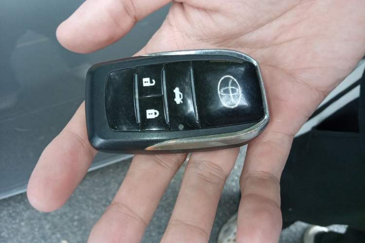 Used Toyota Reiz 2012 2.5V Fengdu Elite Stylish Edition Vehicle Key