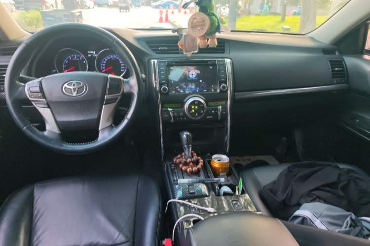 Used Toyota Reiz 2012 2.5V Fengdu Elite Stylish Edition Center Console