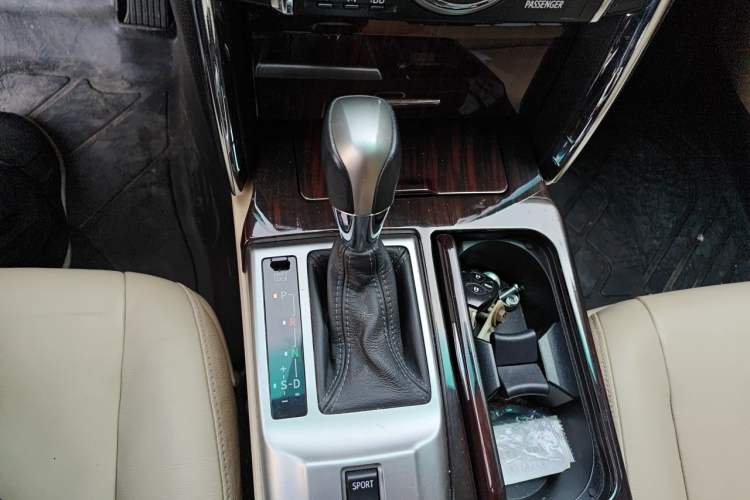 Used Toyota Reiz 2012 2.5V Fengdu Elite Stylish Edition Gear Lever