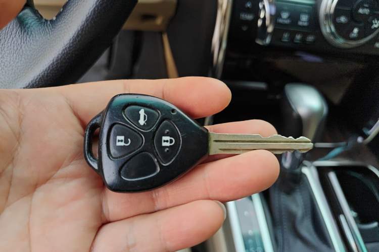 Used Toyota Reiz 2012 2.5V Fengdu Elite Stylish Edition Vehicle Key