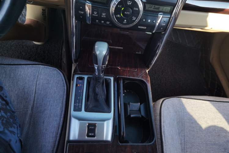 Used Toyota Reiz 2012 2.5V Fengdu Elite Stylish Edition Gear Lever