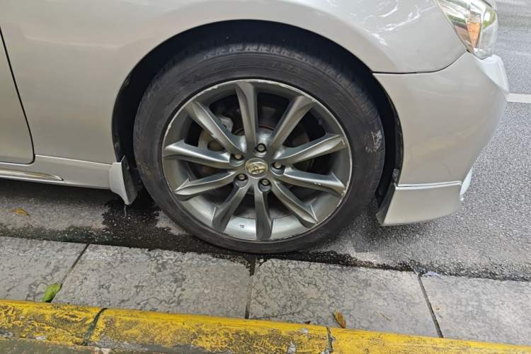 Used Toyota Reiz 2012 2.5V Fengdu Elite Stylish Edition Right Front Wheel Hub