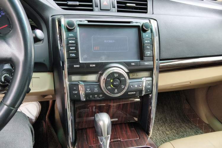 Used Toyota Reiz 2012 2.5V Fengdu Elite Stylish Edition Audio And AC Panel