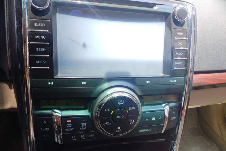 Used Toyota Reiz 2012 2.5V Fengdu Elite Stylish Edition Audio And AC Panel