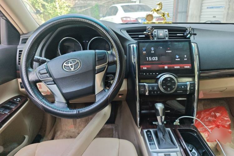 Used Toyota Reiz 2012 2.5V Fengdu Elite Stylish Edition Center Console