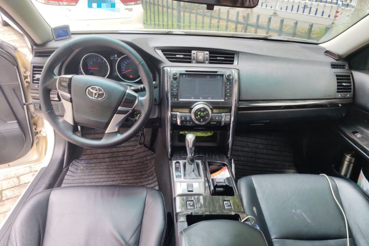 Used Toyota Reiz 2012 2.5V Fengdu Elite Stylish Edition Center Console