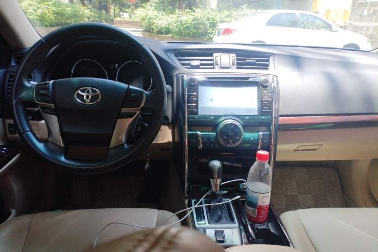 Used Toyota Reiz 2012 2.5V Fengdu Elite Stylish Edition Center Console