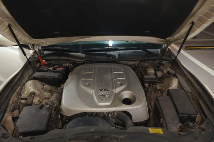 Used Toyota Reiz 2012 2.5V Fengdu Elite Stylish Edition Engine Bay