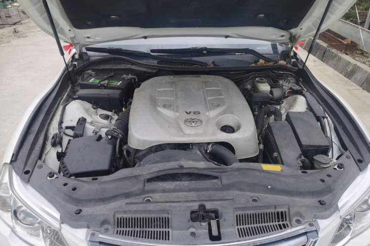 Used Toyota Reiz 2012 2.5V Fengdu Elite Stylish Edition Engine Bay
