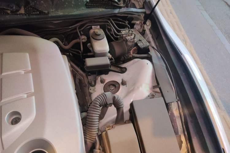 Used Toyota Reiz 2012 2.5V Fengdu Elite Stylish Edition Engine Bay Left