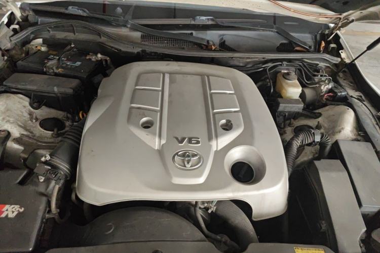 Used Toyota Reiz 2012 2.5V Fengdu Elite Stylish Edition Engine Bay