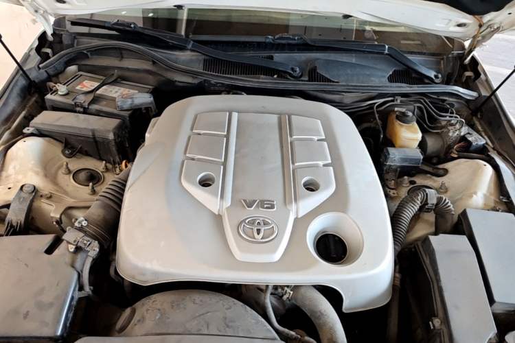Used Toyota Reiz 2012 2.5V Fengdu Elite Stylish Edition Engine Bay