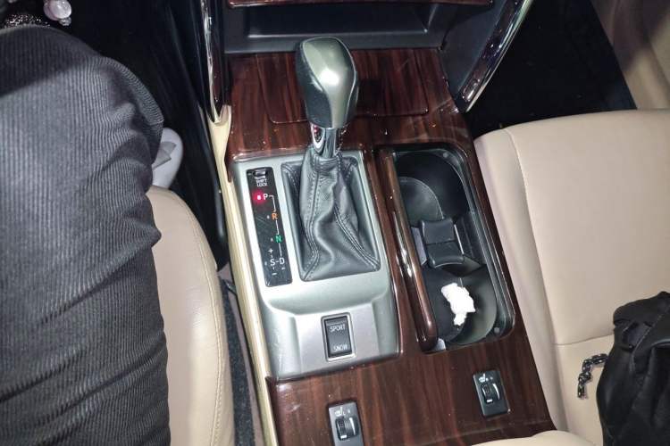 Used Toyota Reiz 2012 2.5V Fengdu Elite Stylish Edition Gear Lever