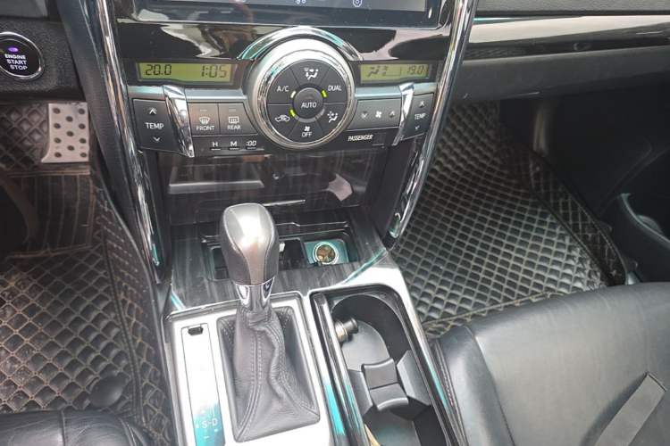 Used Toyota Reiz 2012 2.5V Fengdu Elite Stylish Edition Gear Lever