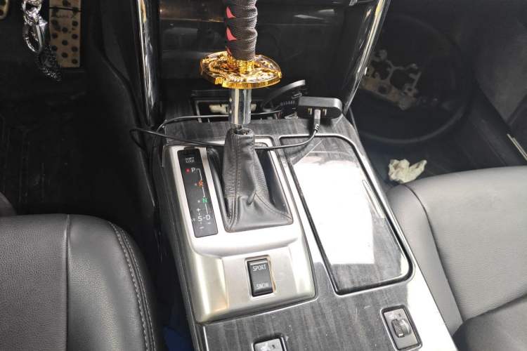 Used Toyota Reiz 2012 2.5V Fengdu Elite Stylish Edition Gear Lever