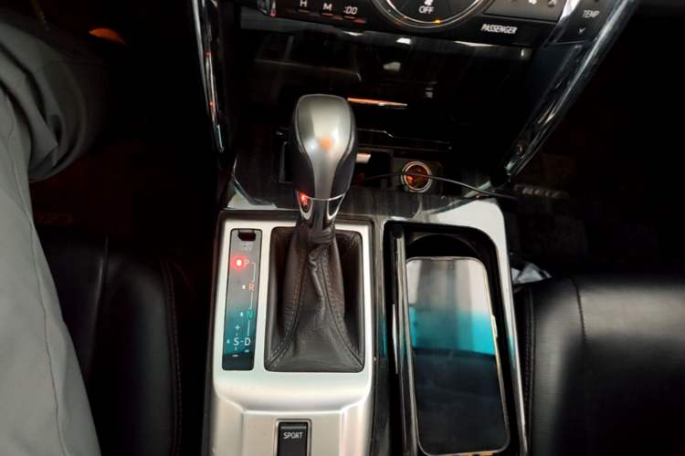 Used Toyota Reiz 2012 2.5V Fengdu Elite Stylish Edition Gear Lever
