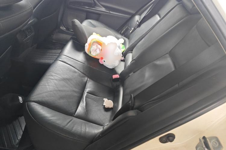 Used Toyota Reiz 2012 2.5V Fengdu Elite Stylish Edition Left Rear Seat