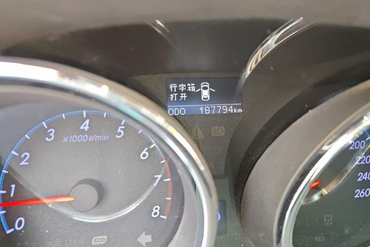 Used Toyota Reiz 2012 2.5V Fengdu Elite Stylish Edition Odometer Close Up