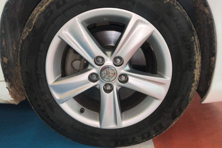 Used Toyota Reiz 2012 2.5V Fengdu Elite Stylish Edition Right Front Wheel Hub