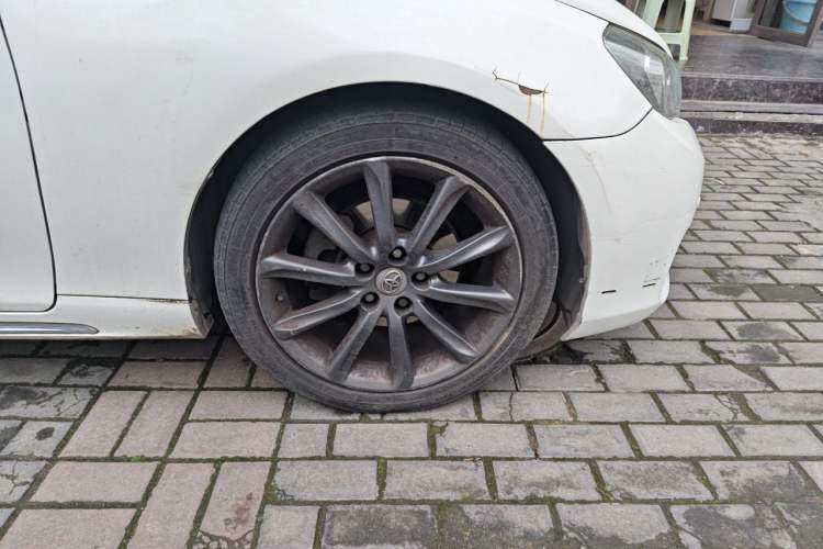 Used Toyota Reiz 2012 2.5V Fengdu Elite Stylish Edition Right Front Wheel Hub