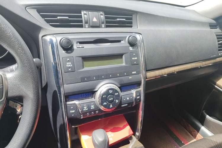 Used Toyota Reiz 2013 2.5S Elite Edition Audio And AC Panel