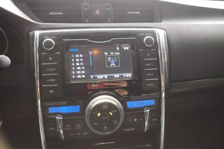 Used Toyota Reiz 2013 2.5V Elite Edition Audio And AC Panel