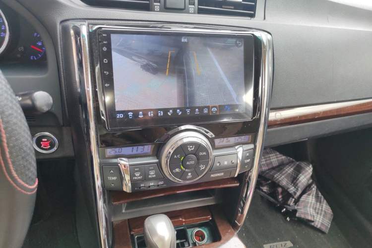 Used Toyota Reiz 2013 2.5V Elite Edition Audio And AC Panel