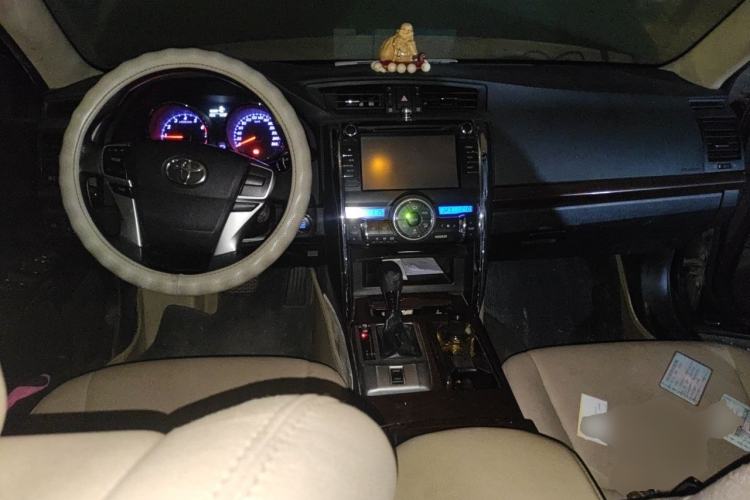Used Toyota Reiz 2013 2.5V Supreme Edition Center Console