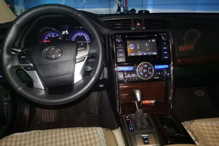 Used Toyota Reiz 2013 2.5V Supreme Edition Center Console