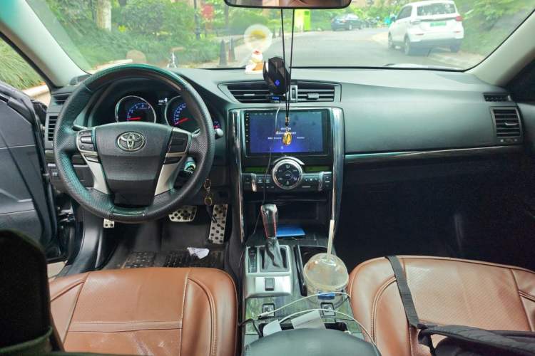 Used Toyota Reiz 2013 2.5V Shangrui Edition Center Console