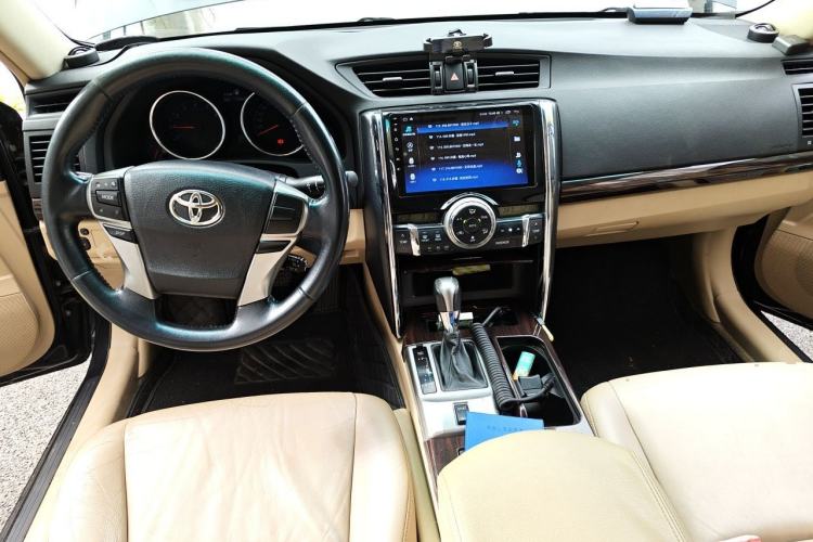 Used Toyota Reiz 2013 2.5V Elite Edition Center Console