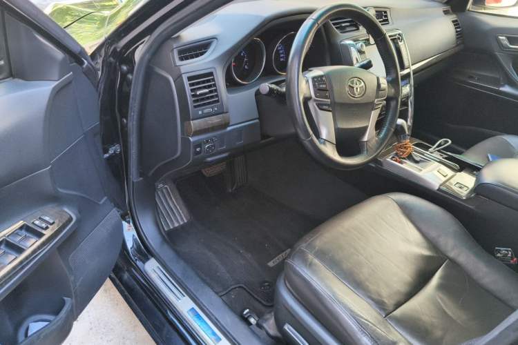 Used Toyota Reiz 2013 2.5V Elite Edition Driver Seat