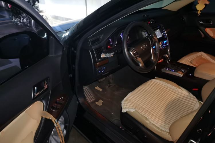 Used Toyota Reiz 2013 2.5V Supreme Edition Driver Seat