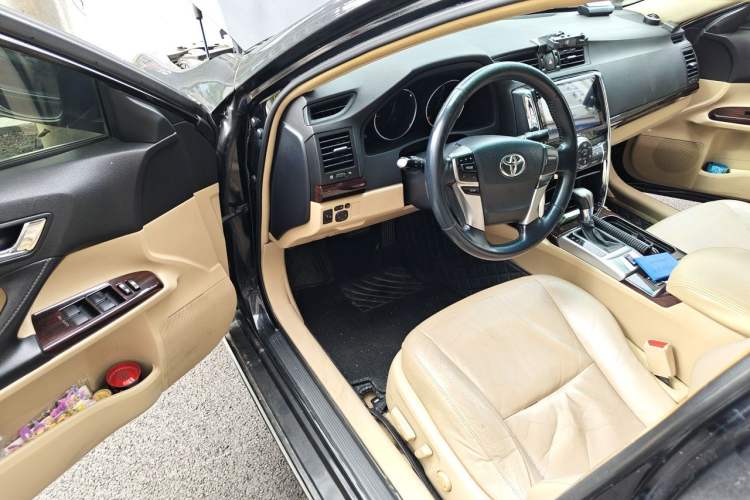 Used Toyota Reiz 2013 2.5V Elite Edition Driver Seat