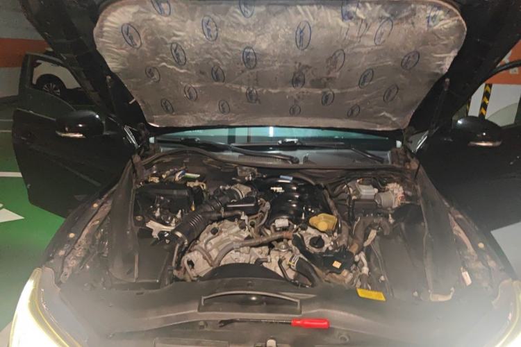 Used Toyota Reiz 2013 2.5V Elite Edition Engine Bay