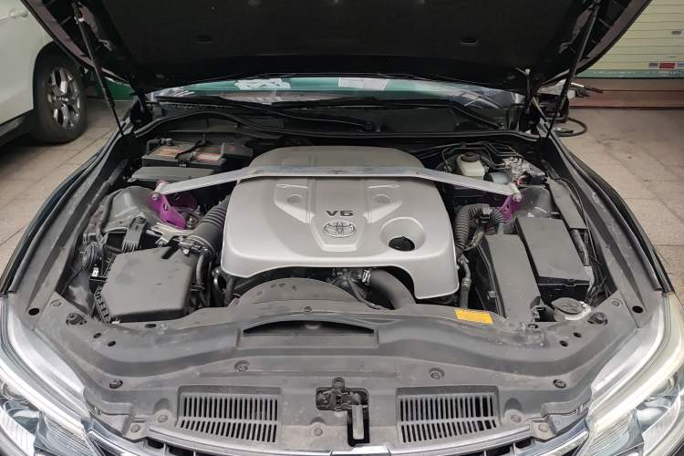 Used Toyota Reiz 2013 2.5S Elite Edition Engine Bay