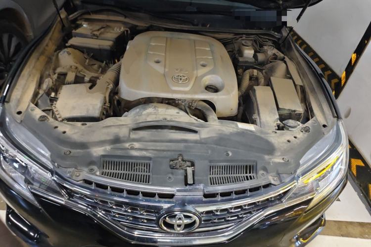 Used Toyota Reiz 2013 2.5S Elite Edition Engine Bay