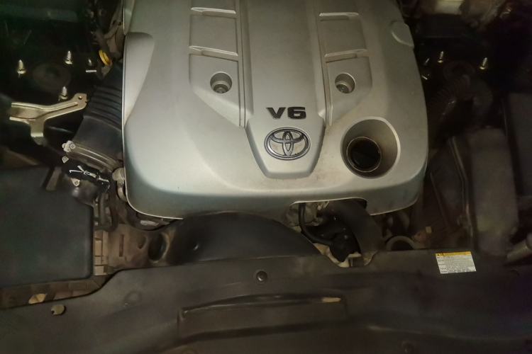 Used Toyota Reiz 2013 2.5V Shangrui Edition Engine Bay