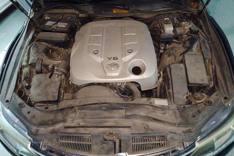 Used Toyota Reiz 2013 2.5V Elite Edition Engine Bay