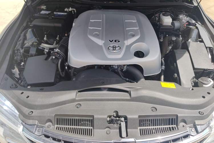 Used Toyota Reiz 2013 2.5S Elite Edition Engine Bay