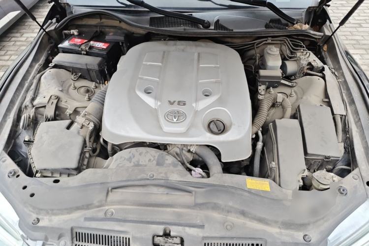 Used Toyota Reiz 2013 2.5V Elite Edition Engine Bay