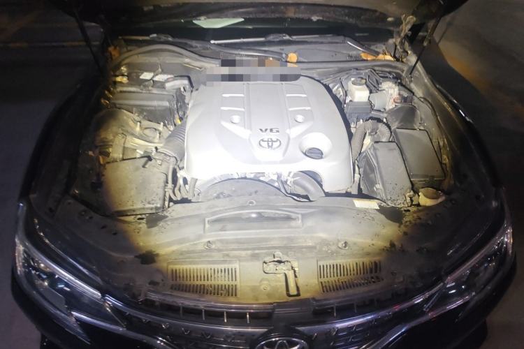 Used Toyota Reiz 2013 2.5V Elite Edition Engine Bay