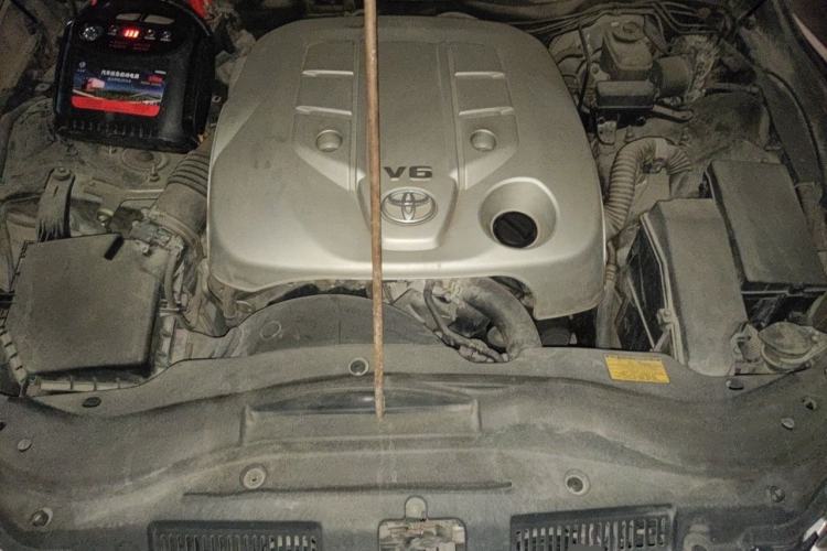 Used Toyota Reiz 2013 2.5V Supreme Edition Engine Bay